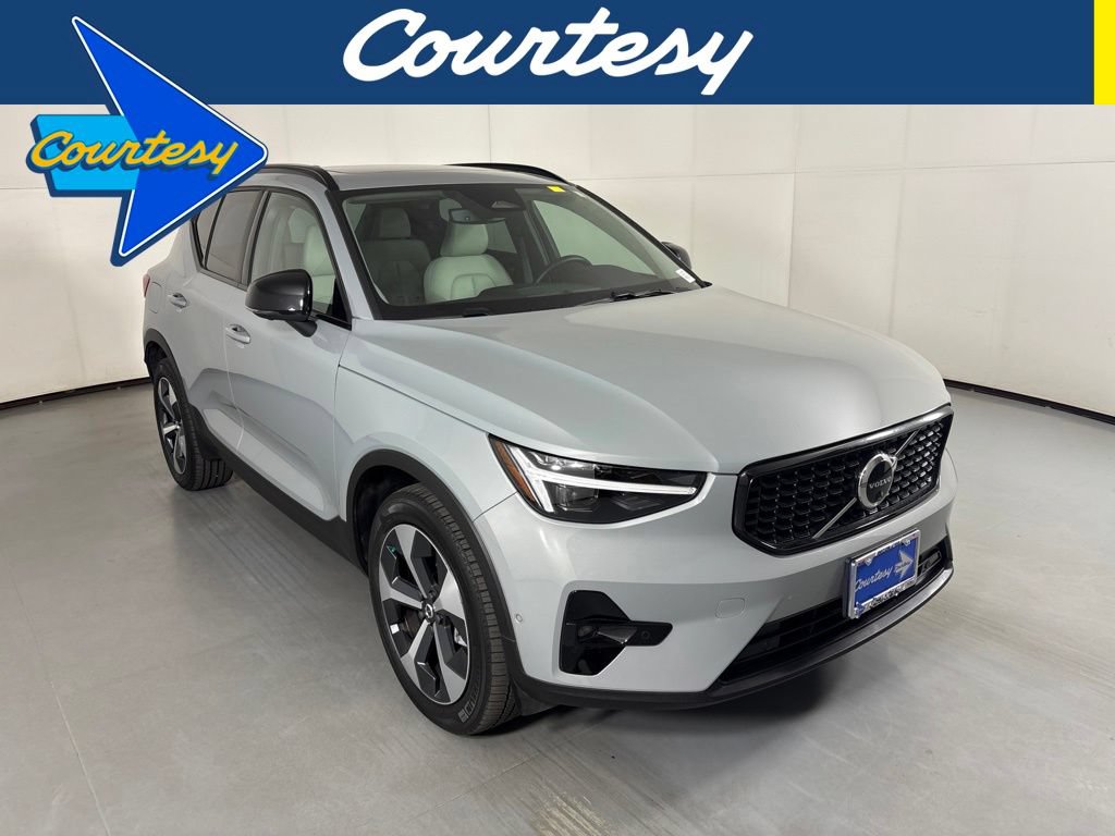 Used 2026 Volvo XC40 B5 Plus AWD/4WD image 1