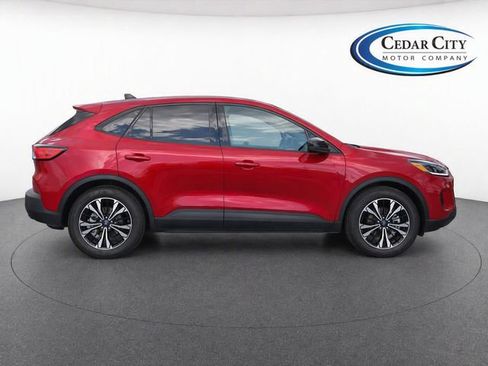 Used 2022 Ford Escape SE w/ SE Sport Appearance Package FWD image 8