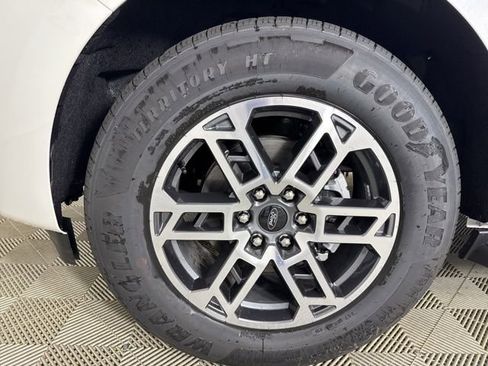 New 2025 Ford Expedition Active image 32