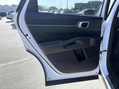Used 2025 Kia Sorento SX AWD/4WD image 18