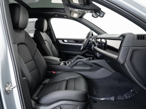 New 2025 Porsche Cayenne image 23