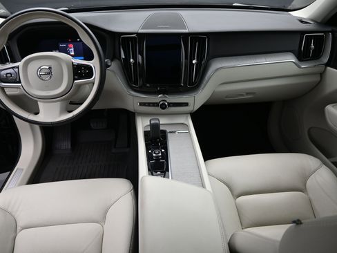 Used 2023 Volvo XC60 B5 Plus w/ Climate Package AWD/4WD image 16