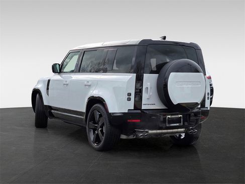 New 2026 Land Rover Defender 110 X-Dynamic SE image 4