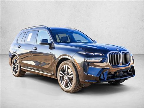 Used 2025 BMW X7 xDrive40i image 3