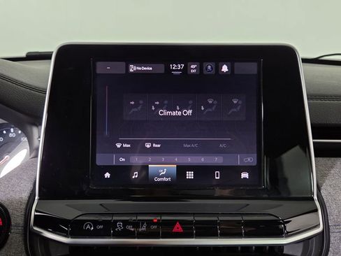 Used 2022 Jeep Compass Latitude FWD image 24