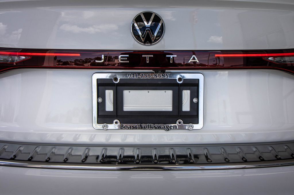 Certified 2026 Volkswagen Jetta SE FWD image 15