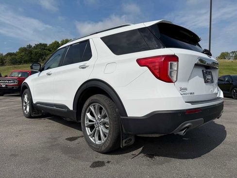 Used 2023 Ford Explorer Limited image 3