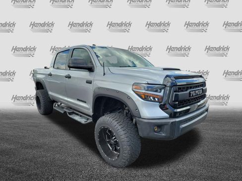 Used 2015 Toyota Tundra SR5 w/ SR5 Upgrade Package AWD/4WD image 2