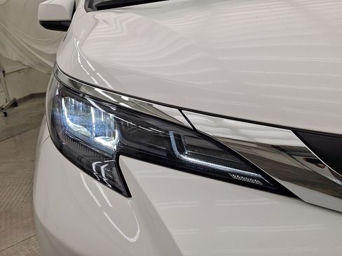 Used 2026 Toyota Sienna LE FWD image 30