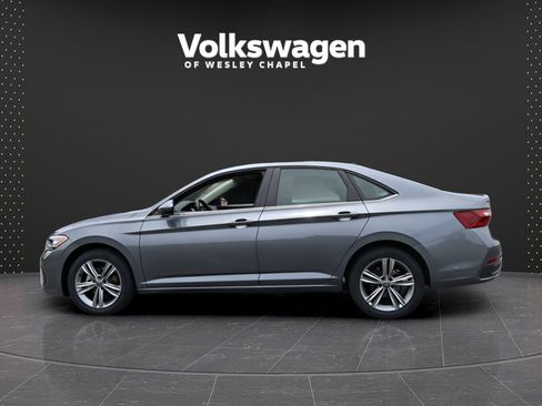 Certified 2024 Volkswagen Jetta SE FWD image 5