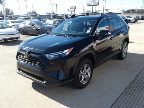 Used 2025 Toyota RAV4 XLE image 3