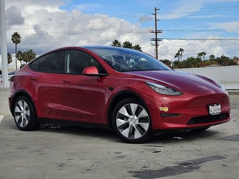 Used 2021 Tesla Model Y Long Range image 3