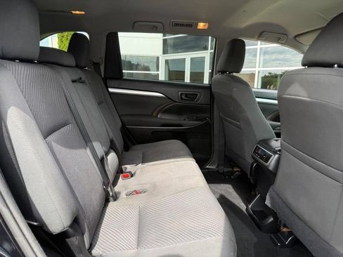 Used 2018 Toyota Highlander LE w/ Protection Package #3 AWD/4WD image 12