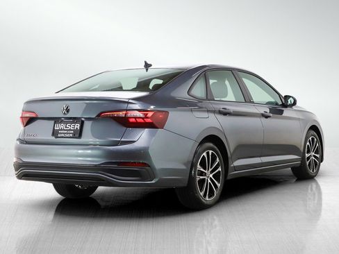 Used 2023 Volkswagen Jetta Sport image 5