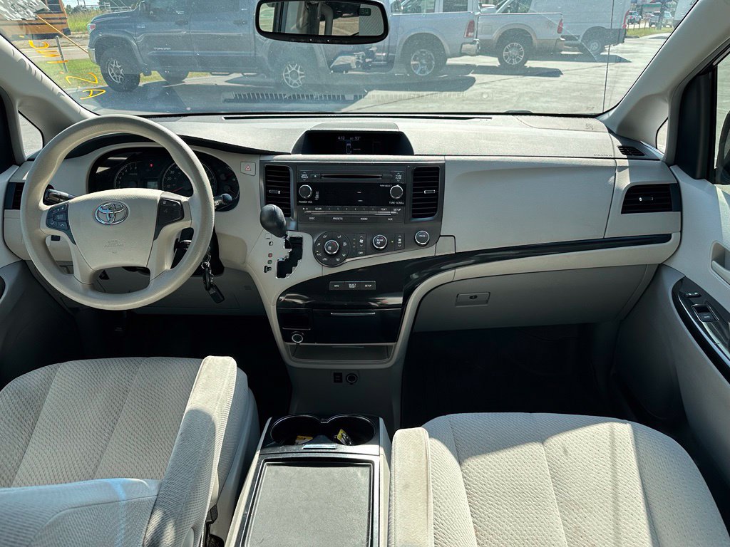 Used 2012 Toyota Sienna LE FWD image 8