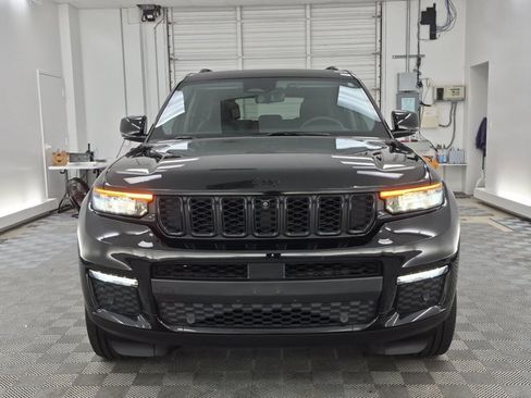 Used 2023 Jeep Grand Cherokee L Limited w/ Luxury Tech Group II AWD/4WD image 2