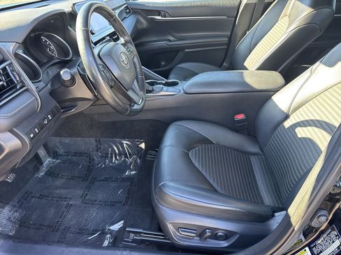 Used 2022 Toyota Camry SE image 9