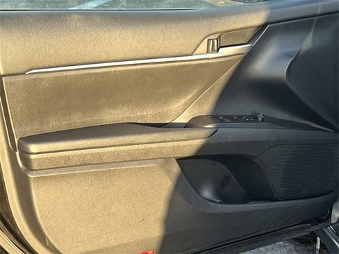 Used 2023 Toyota Camry SE image 13