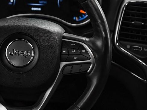 Used 2018 Jeep Grand Cherokee Limited image 18