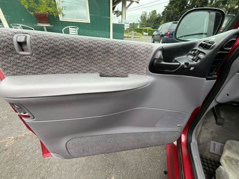 Used 1998 Dodge Grand Caravan SE FWD image 7