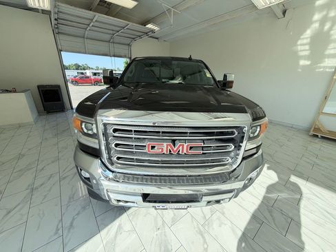 Used 2018 GMC Sierra 2500 SLT w/ Driver Alert Package AWD/4WD image 3