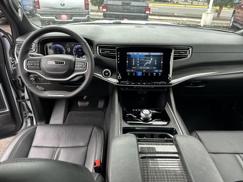 Used 2022 Jeep Wagoneer Series II image 11