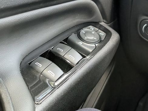 Used 2024 Chevrolet Equinox Premier FWD image 25