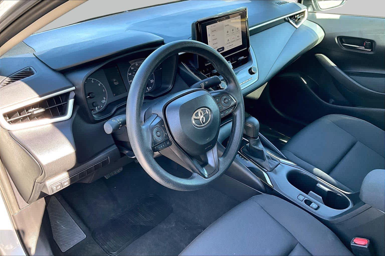 Used 2025 Toyota Corolla LE FWD image 17