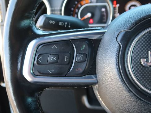 Used 2021 Jeep Wrangler Unlimited Sahara AWD/4WD image 18