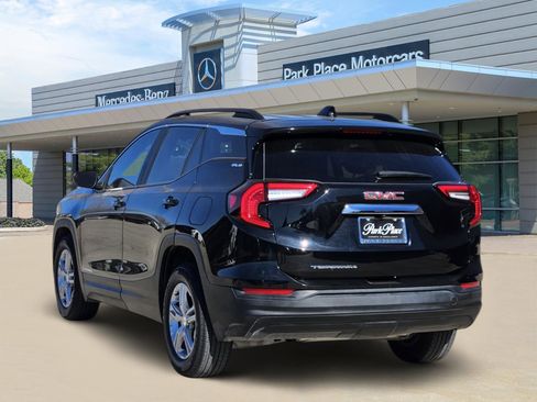 Used 2022 GMC Terrain SLE w/ Driver Convenience Package image 4