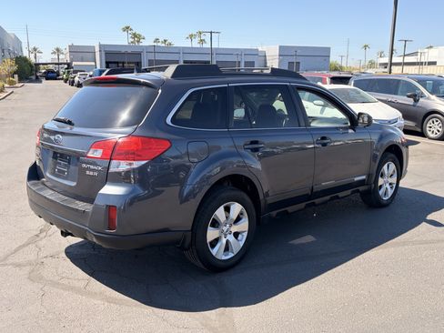 Used 2011 Subaru Outback 3.6R Limited AWD/4WD image 5