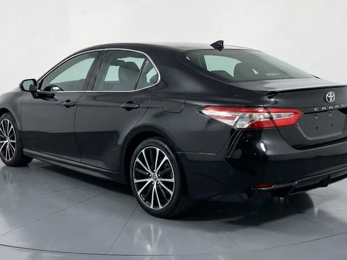 Used 2023 Toyota Camry SE image 4