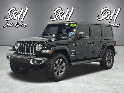 Used 2019 Jeep Wrangler Unlimited Sahara w/ Cold Weather Group AWD/4WD image 14