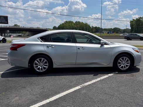 Used 2016 Nissan Altima 2.5 S w/ Power Driver Seat Package FWD image 7