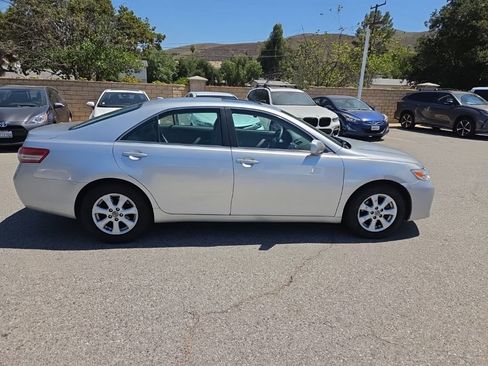 Used 2010 Toyota Camry LE FWD image 6