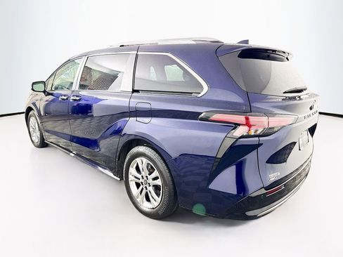 Certified 2023 Toyota Sienna Platinum AWD/4WD image 5