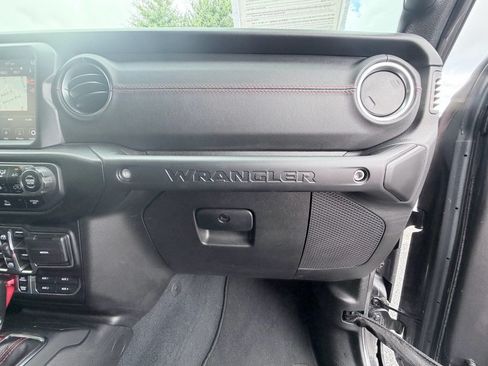 Used 2022 Jeep Wrangler Unlimited Rubicon w/ LED Lighting Group AWD/4WD image 18