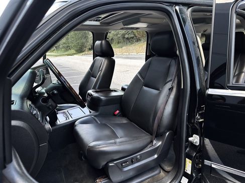 Used 2013 GMC Yukon XL Denali AWD/4WD image 16
