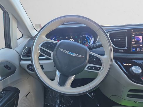 Used 2019 Chrysler Pacifica Limited w/ Advanced Safetytec Group image 13