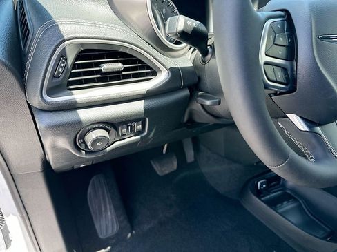 New 2026 Chrysler Pacifica Select image 10