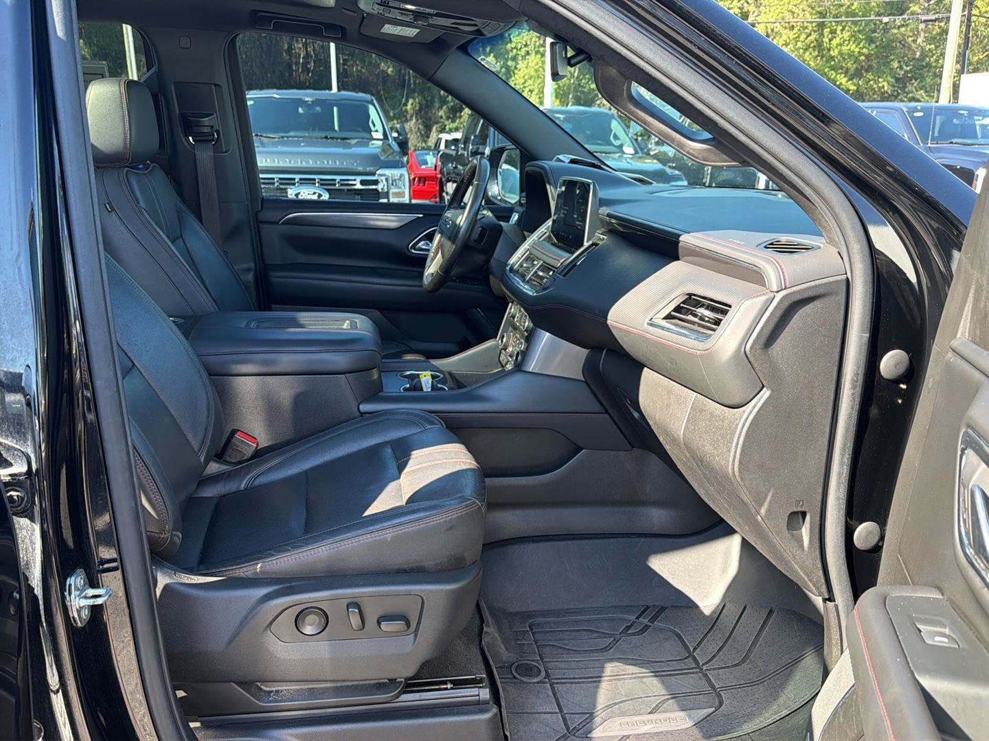 Used 2021 Chevrolet Suburban RST w/ Luxury Package RWD image 15