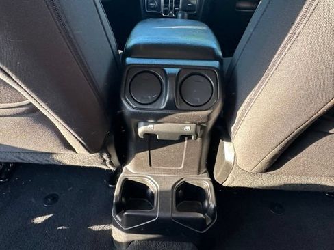 Used 2019 Jeep Wrangler Unlimited Sport S AWD/4WD image 32