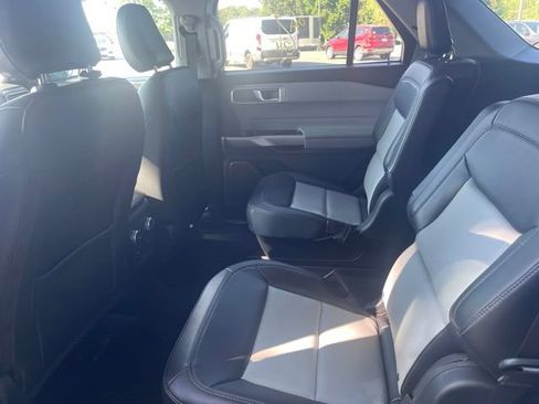 Used 2024 Ford Explorer XLT w/ Equipment Group 202A RWD image 8