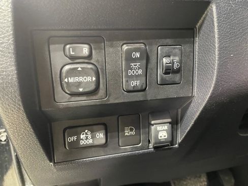 Used 2020 Toyota Tundra SR5 w/ SR5 Upgrade Package image 25