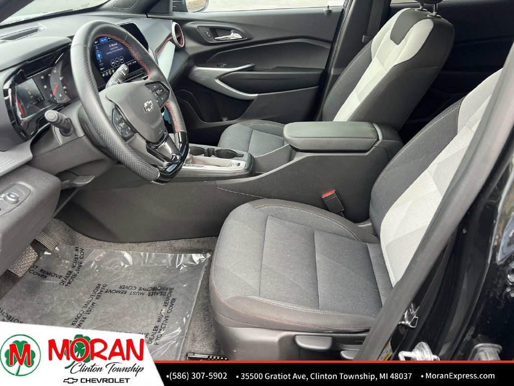 Used 2025 Chevrolet Trax RS w/ Driver Confidence Package FWD image 17