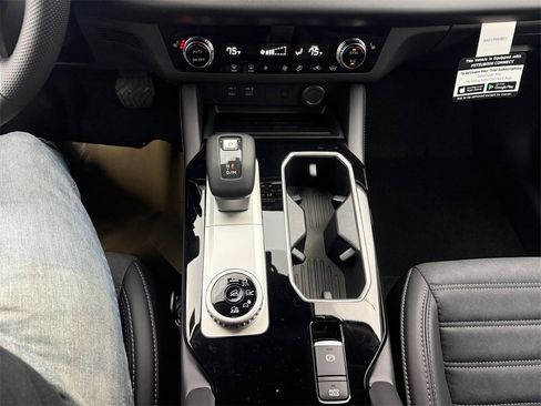 New 2025 Mitsubishi Outlander SE image 21