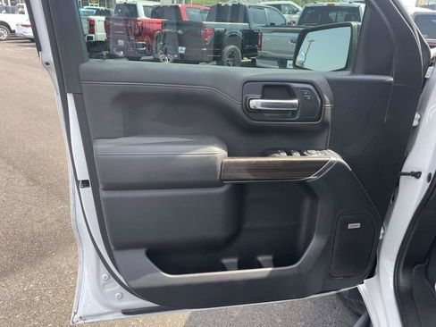 Used 2019 Chevrolet Silverado 1500 LT Trail Boss AWD/4WD image 15
