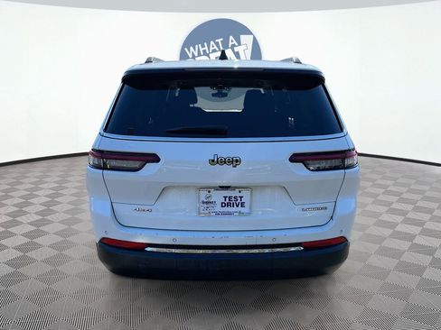 Used 2023 Jeep Grand Cherokee L Laredo image 3