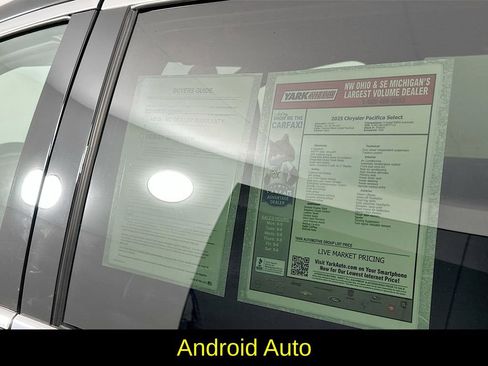 Used 2025 Chrysler Pacifica Select image 13