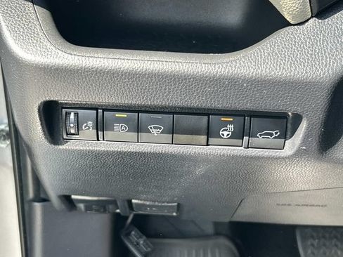 Used 2020 Toyota RAV4 XLE w/ Convenience Package FWD image 34